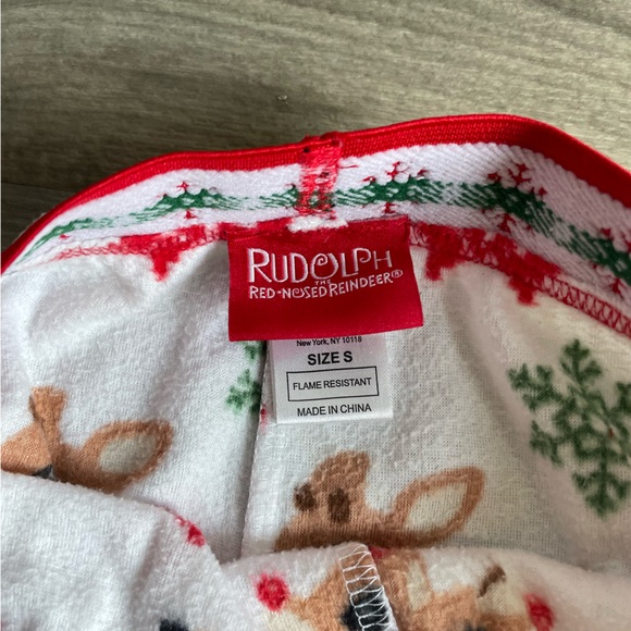 Youth Girl’s Rudolph The Red Nosed Reindeer Plush Pajama - Picture 4 of 5